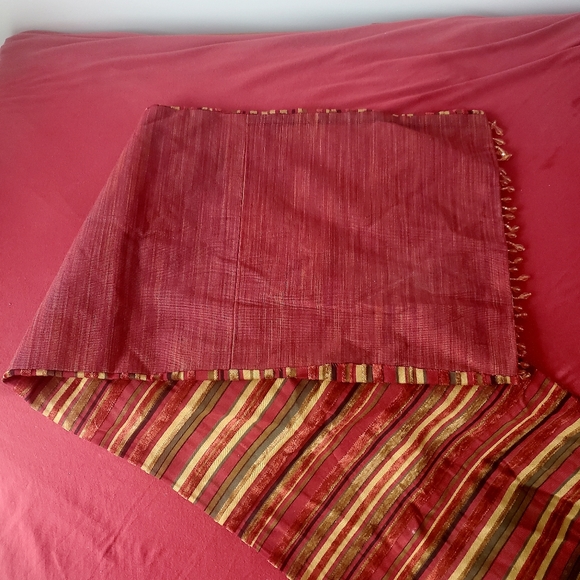 Table Runner - Picture 3 of 5